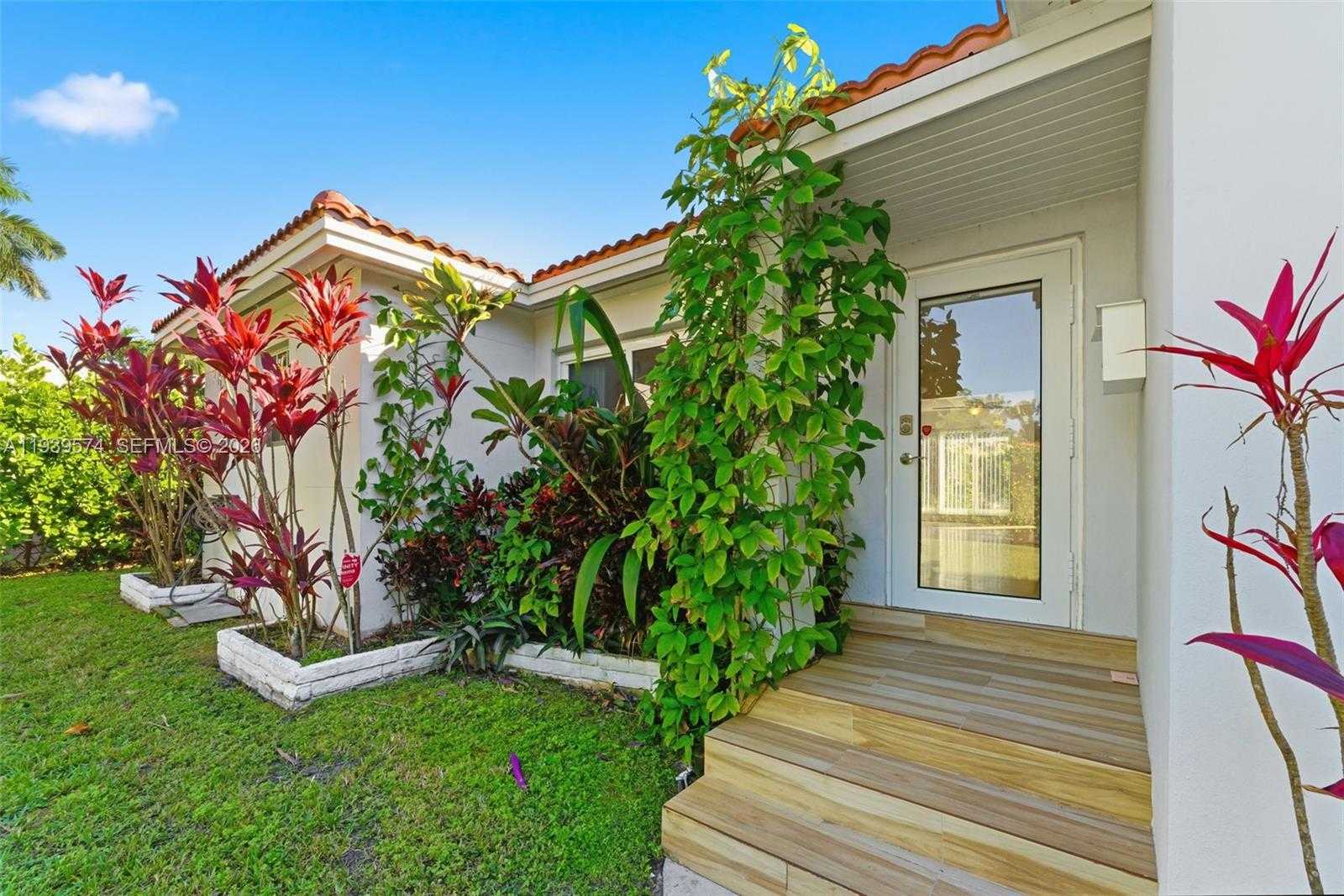 Small Image of 1538 FUNSTON ST, Hollywood Number 2