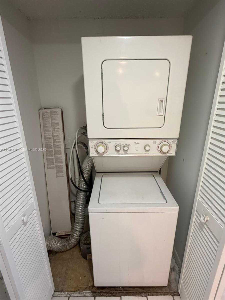 Small Image of 8160 GENEVA CT #108, Doral Number 23