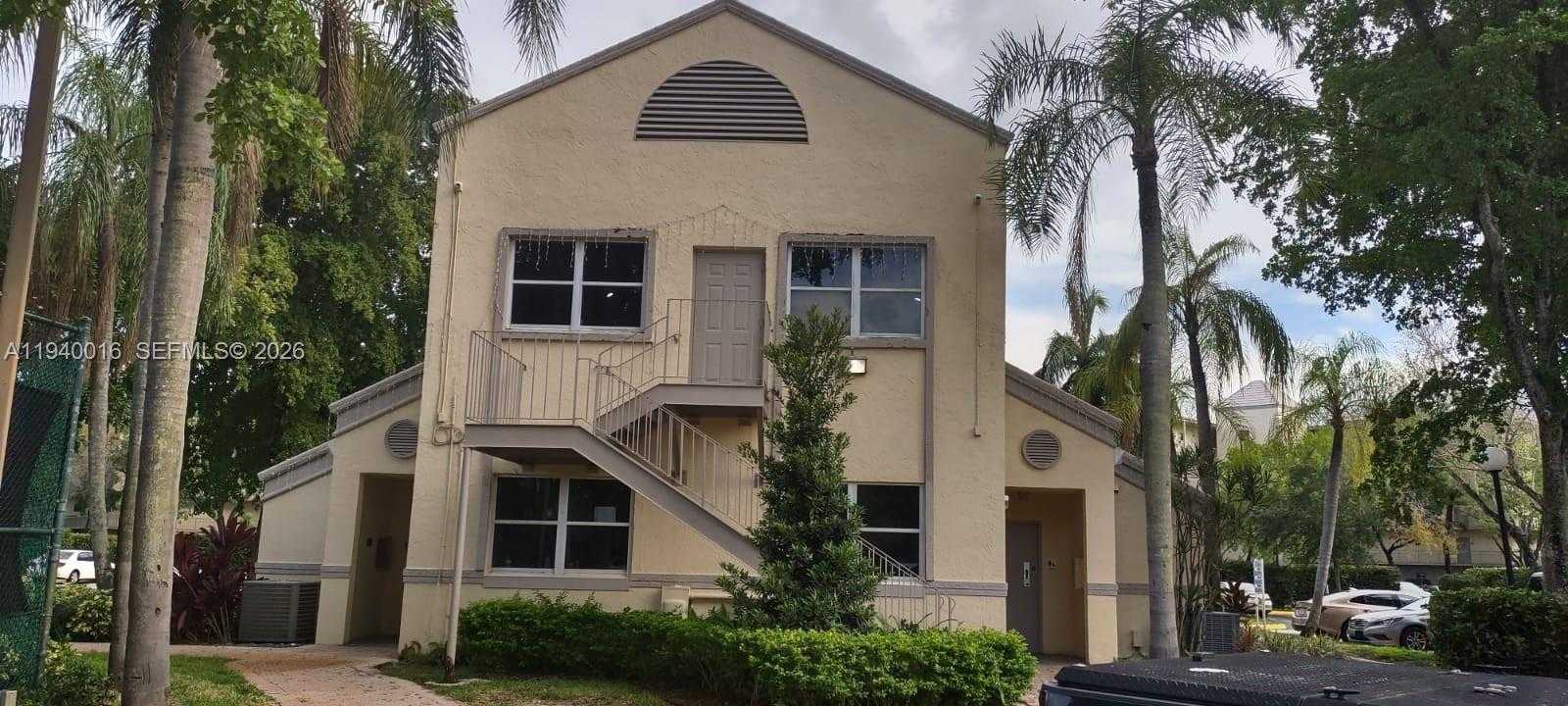 Small Image of 8160 GENEVA CT #108, Doral Number 24