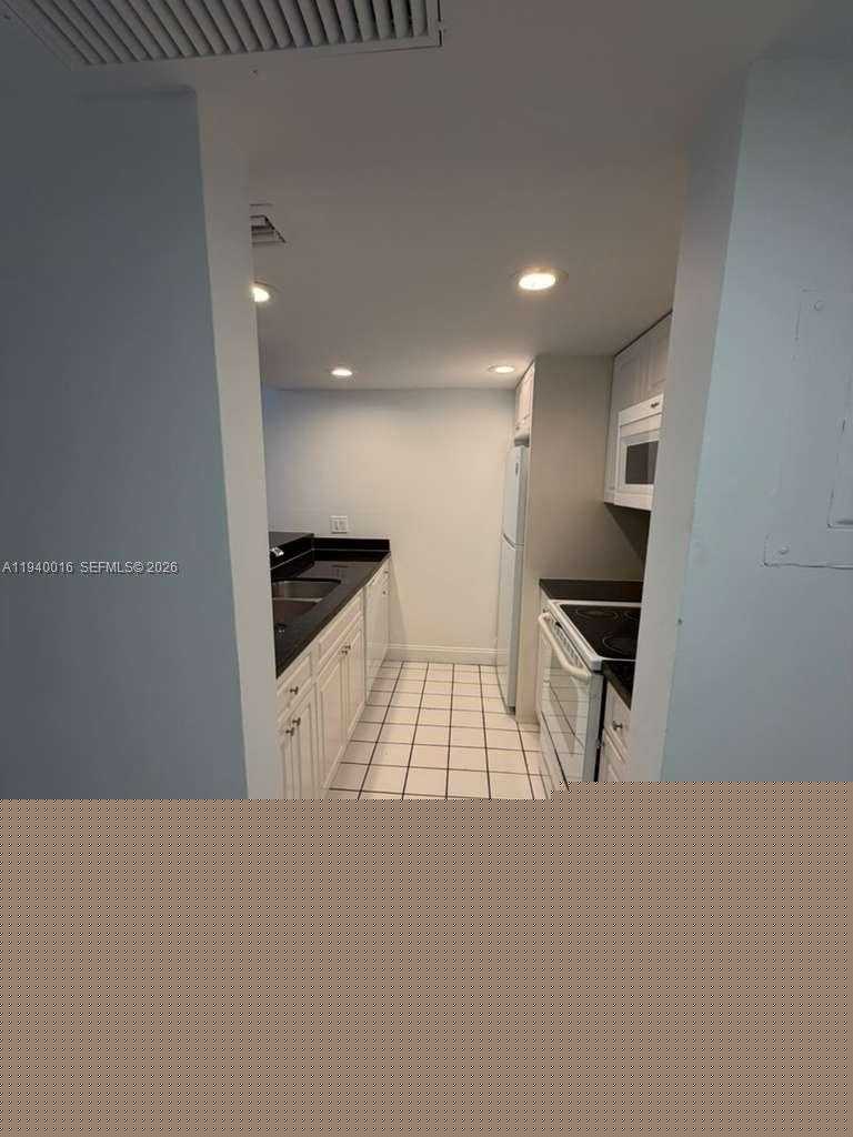 Small Image of 8160 GENEVA CT #108, Doral Number 4