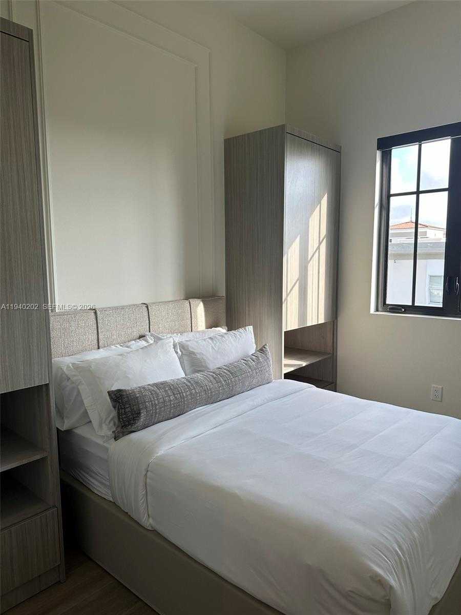 Small Image of Coral Gables Number 10