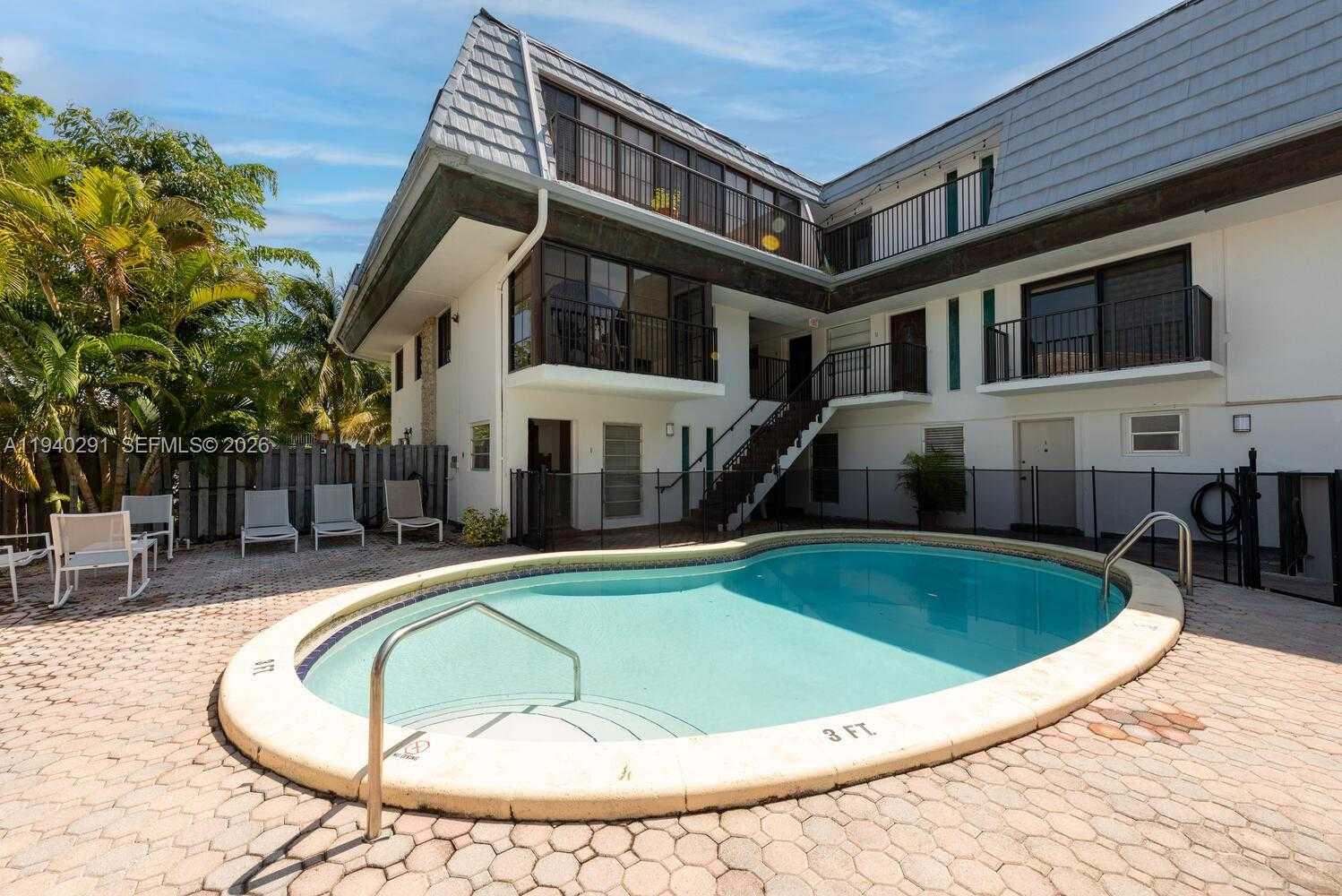 Small Image of 230 SUNRISE DR #5, Key Biscayne Number 3