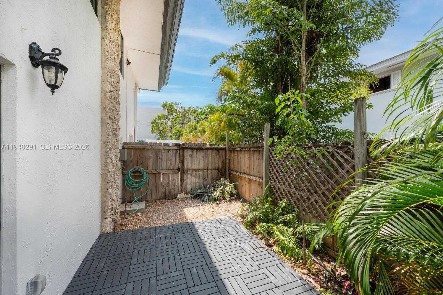 Small Image of 230 SUNRISE DR #5, Key Biscayne Number 5