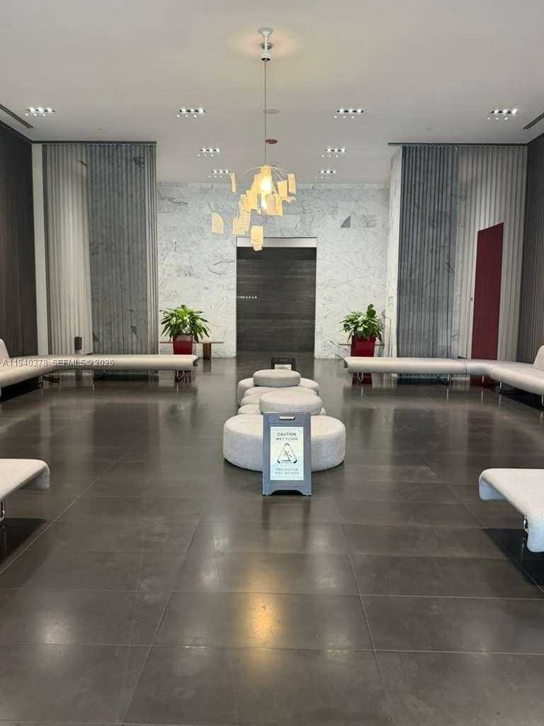 Small Image of Miami Number 32