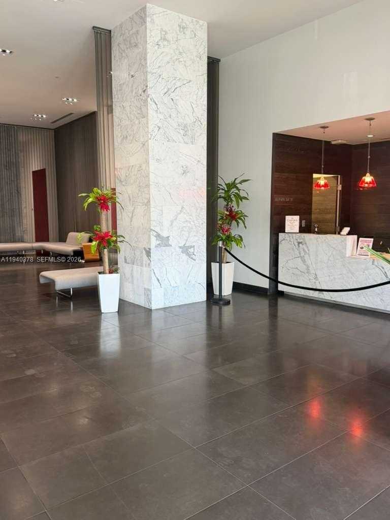 Small Image of Miami Number 33