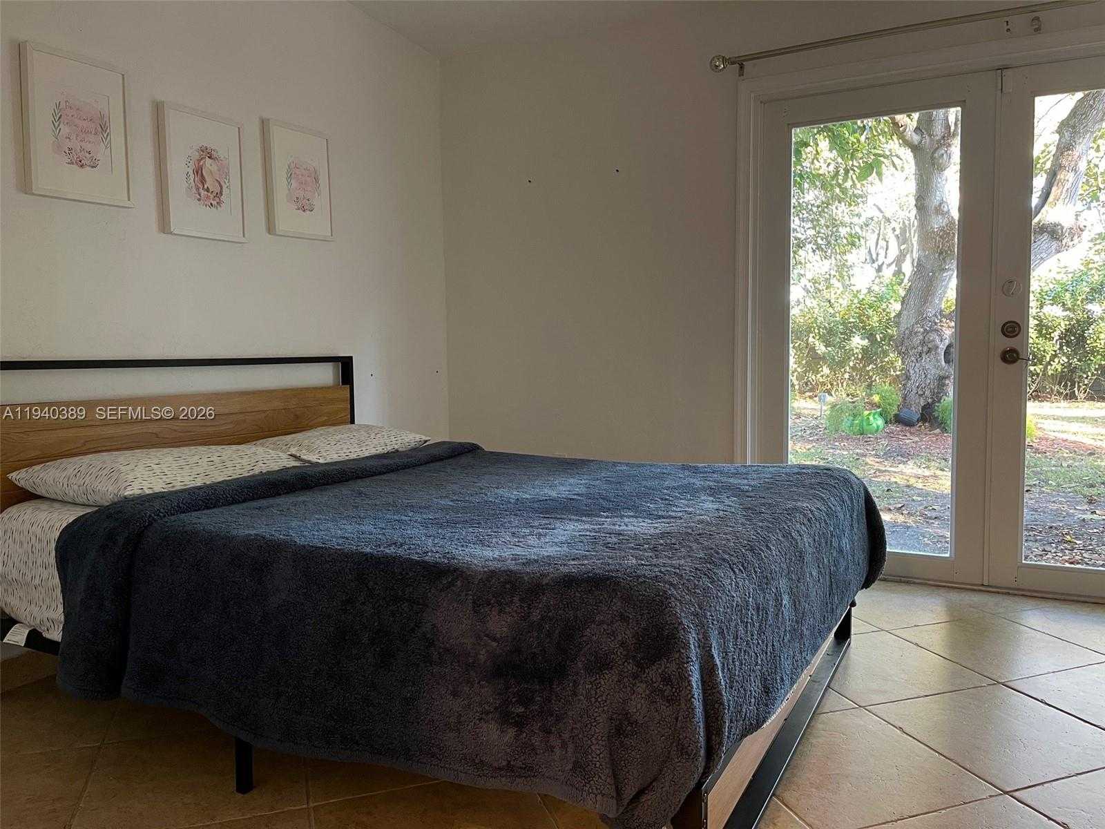 Small Image of 7975 SUNSET DR, Miami Number 5