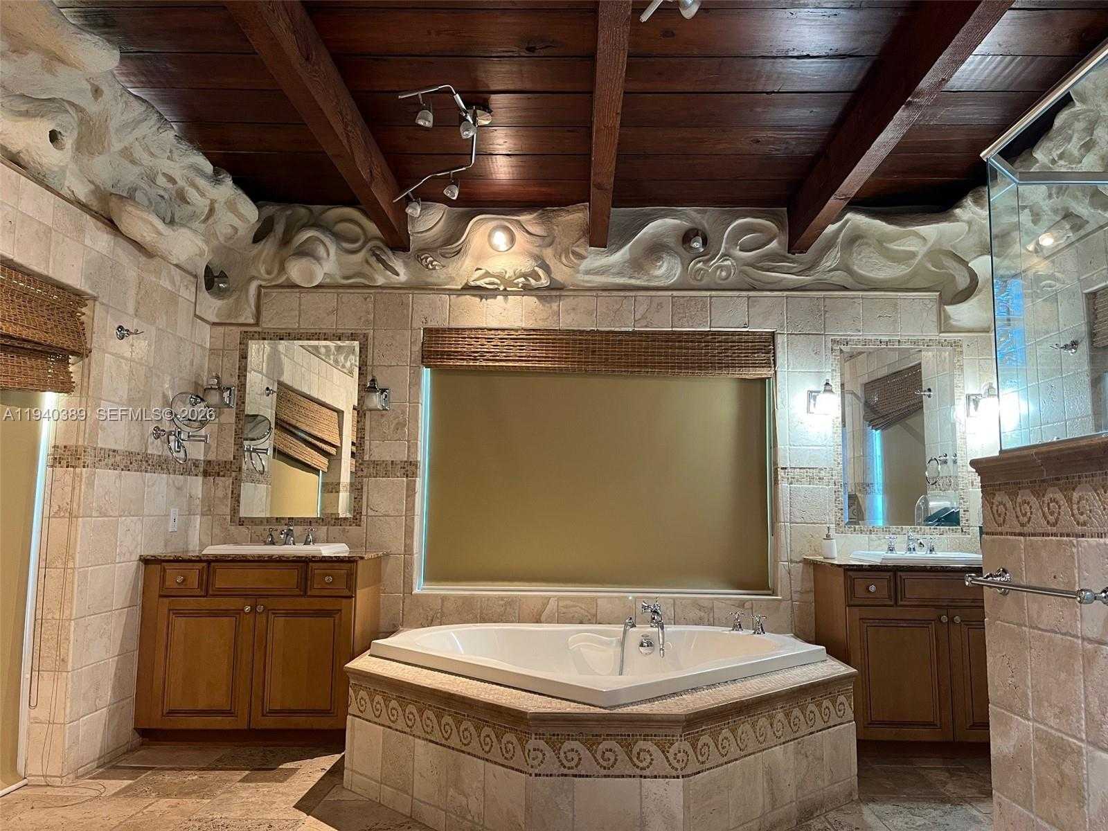 Small Image of 7975 SUNSET DR, Miami Number 8