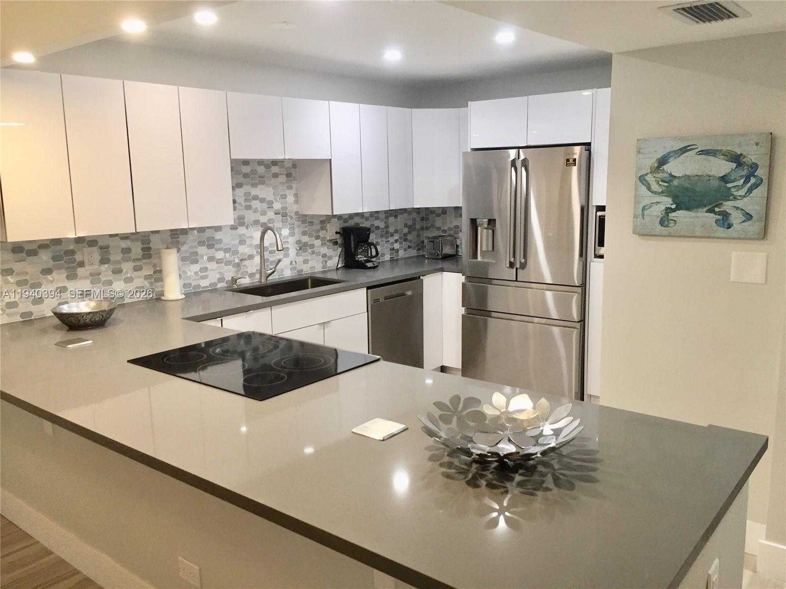 Small Image of 6039 COLLINS AVE #509, Miami Beach Number 3