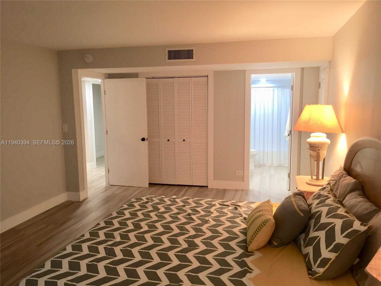 Small Image of 6039 COLLINS AVE #509, Miami Beach Number 5