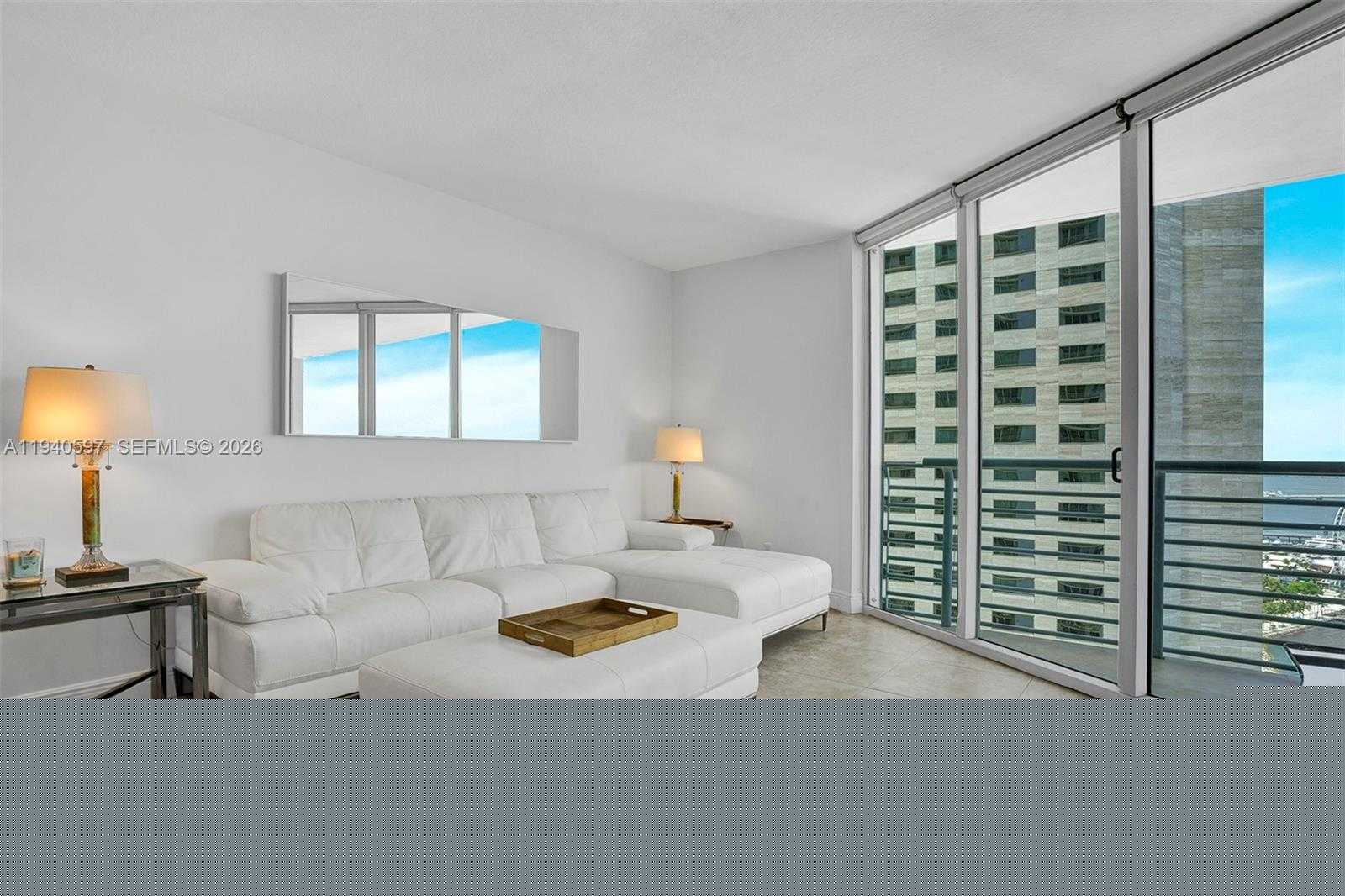 Small Image of 335 Biscayne Blvd, Miami, FL 33132, USA Number 4