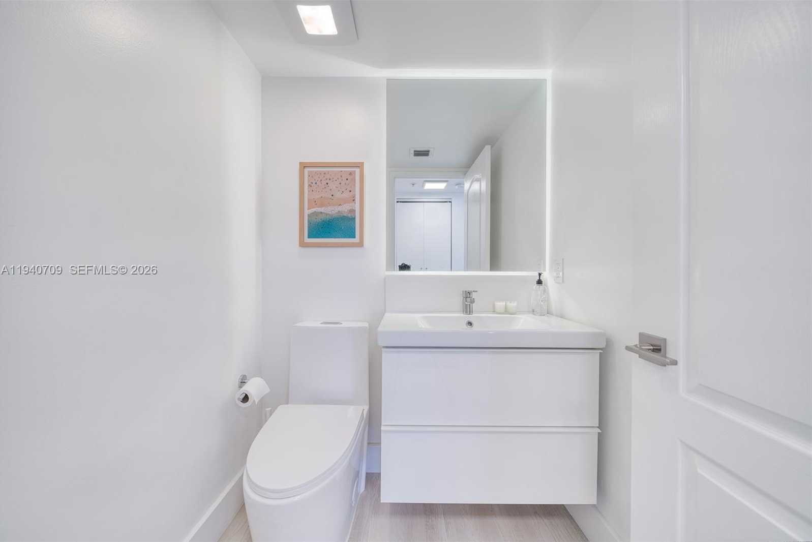 Small Image of 1900 SUNSET HARBOUR DR #1005, Miami Beach Number 11