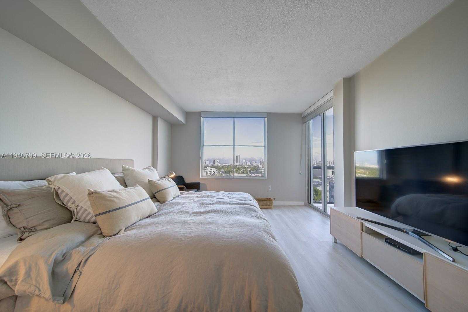 Small Image of 1900 SUNSET HARBOUR DR #1005, Miami Beach Number 17