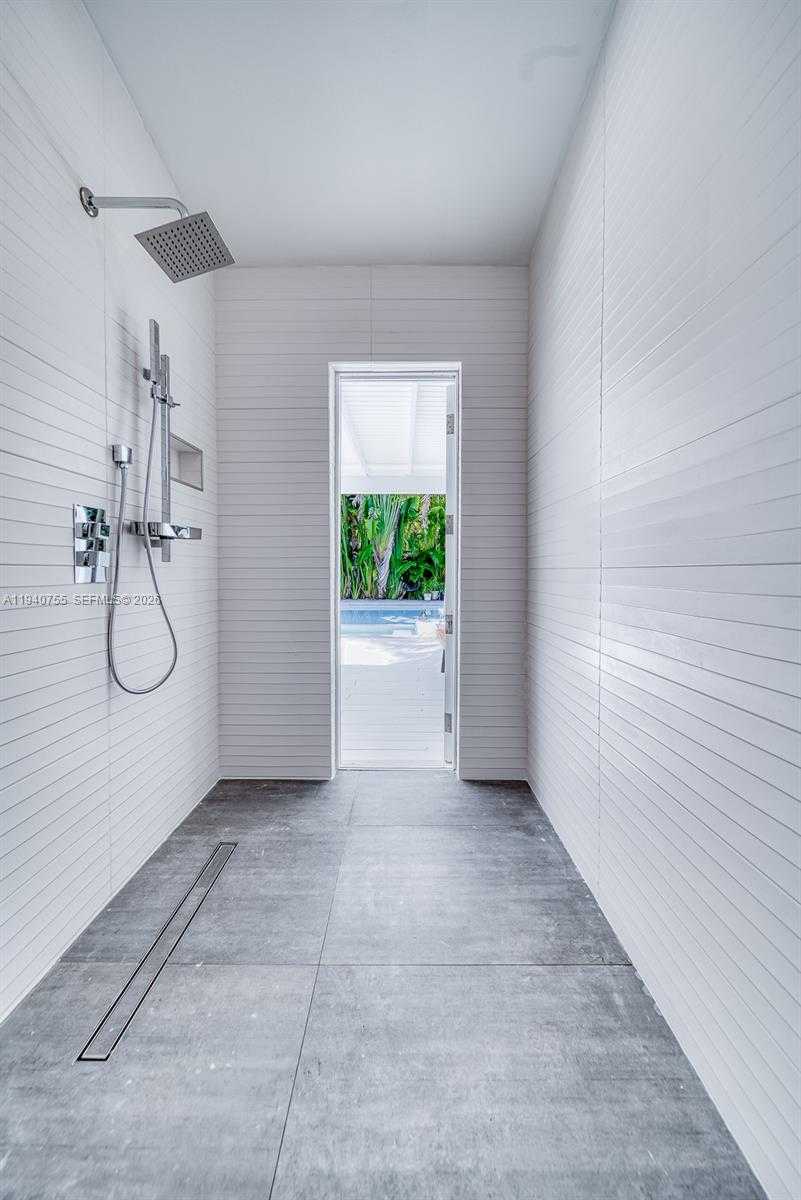 Small Image of 4000 KUMQUAT AVE, Miami Number 12