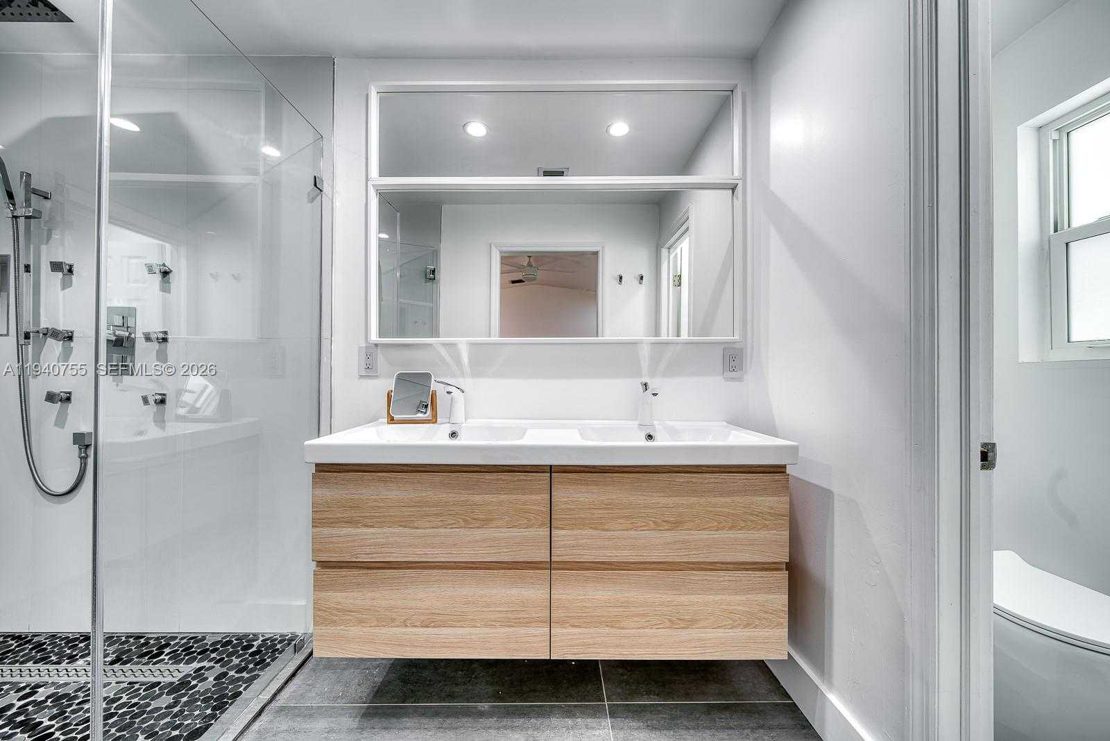 Small Image of 4000 KUMQUAT AVE, Miami Number 14