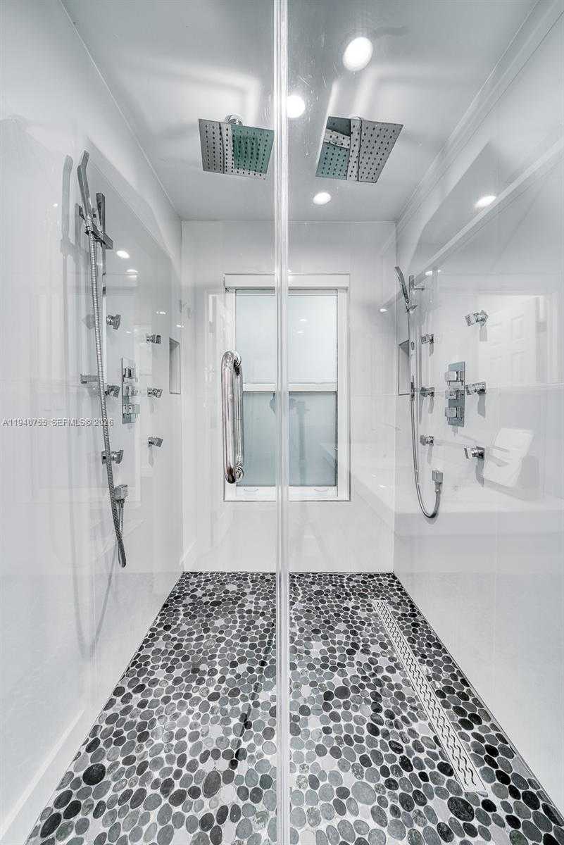 Small Image of 4000 KUMQUAT AVE, Miami Number 15