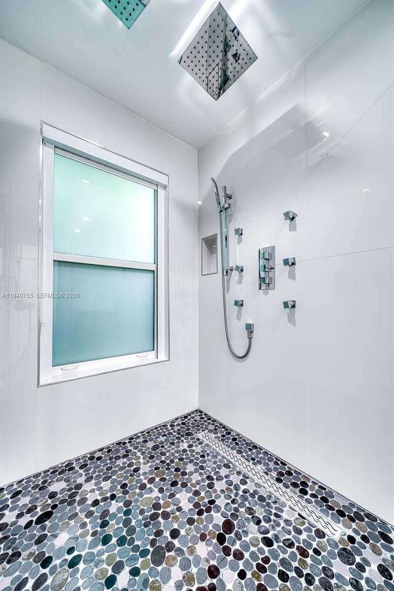 Small Image of 4000 KUMQUAT AVE, Miami Number 16