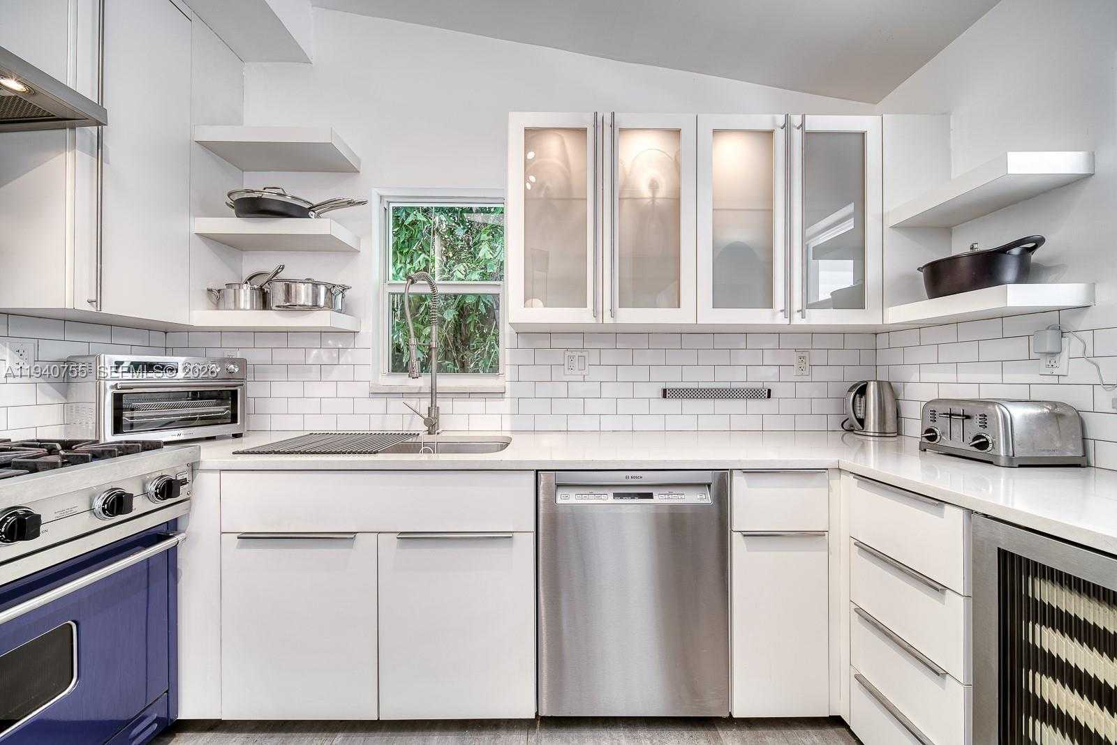 Small Image of 4000 KUMQUAT AVE, Miami Number 21