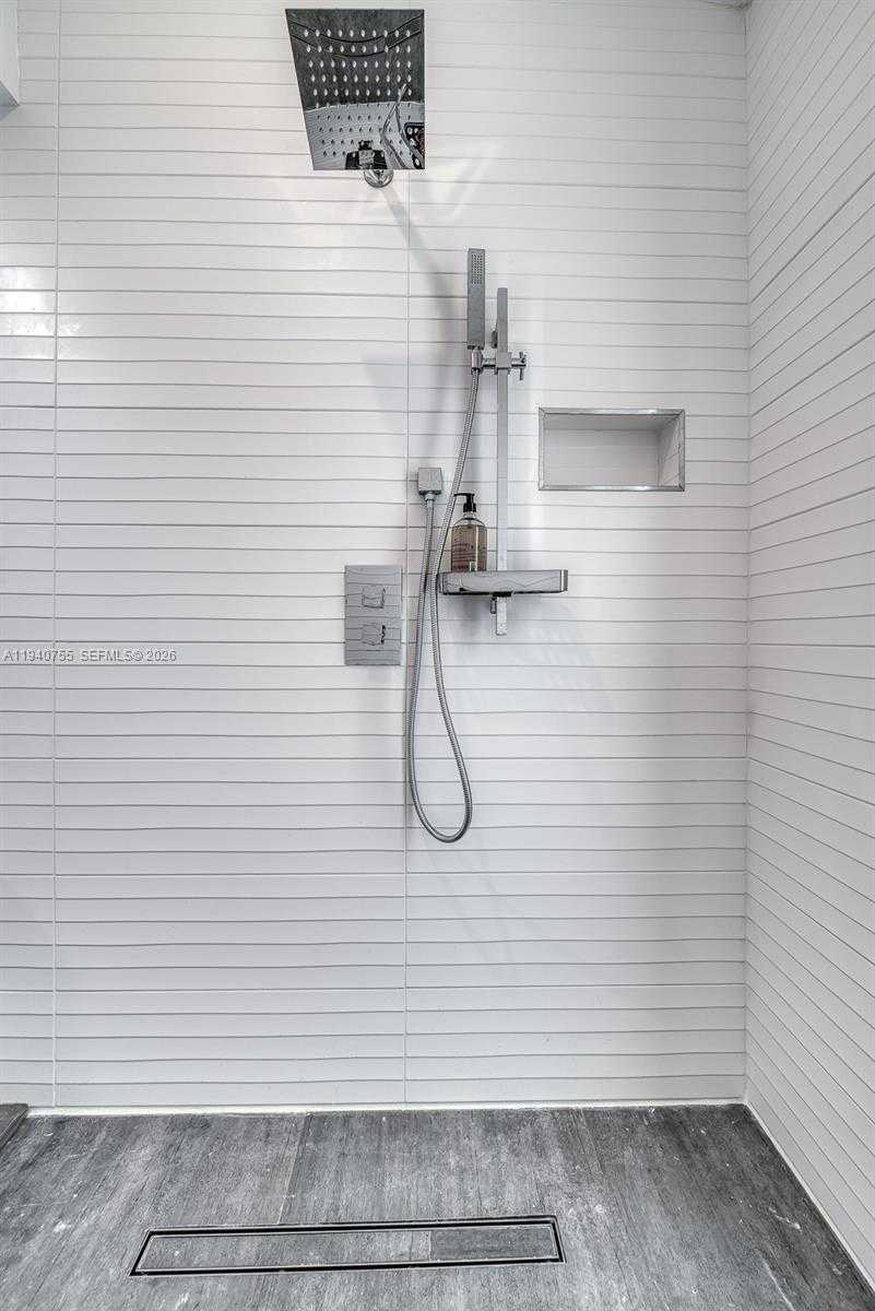 Small Image of 4000 KUMQUAT AVE, Miami Number 24