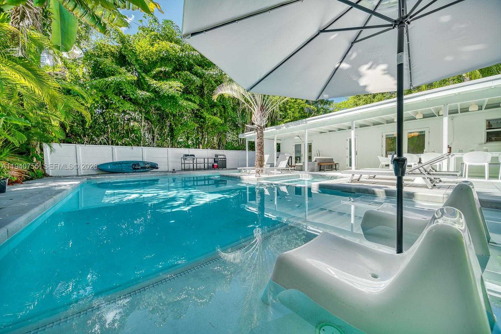 Small Image of 4000 KUMQUAT AVE, Miami Number 6