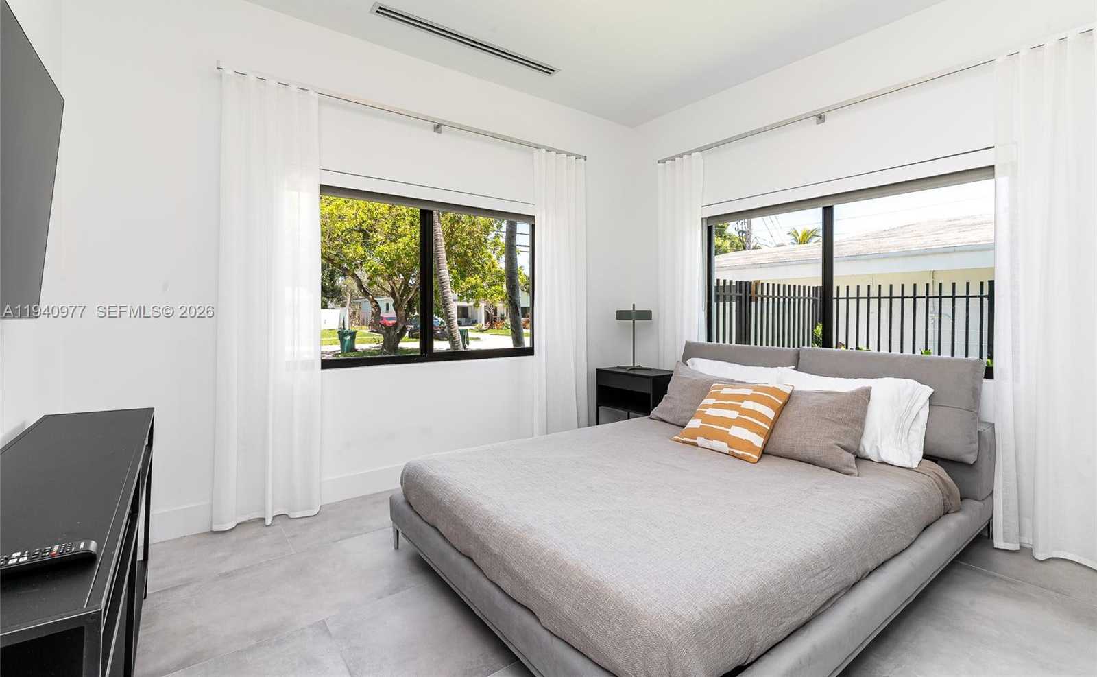 Small Image of 2560 NORTH EAST 199TH ST, Miami Number 28