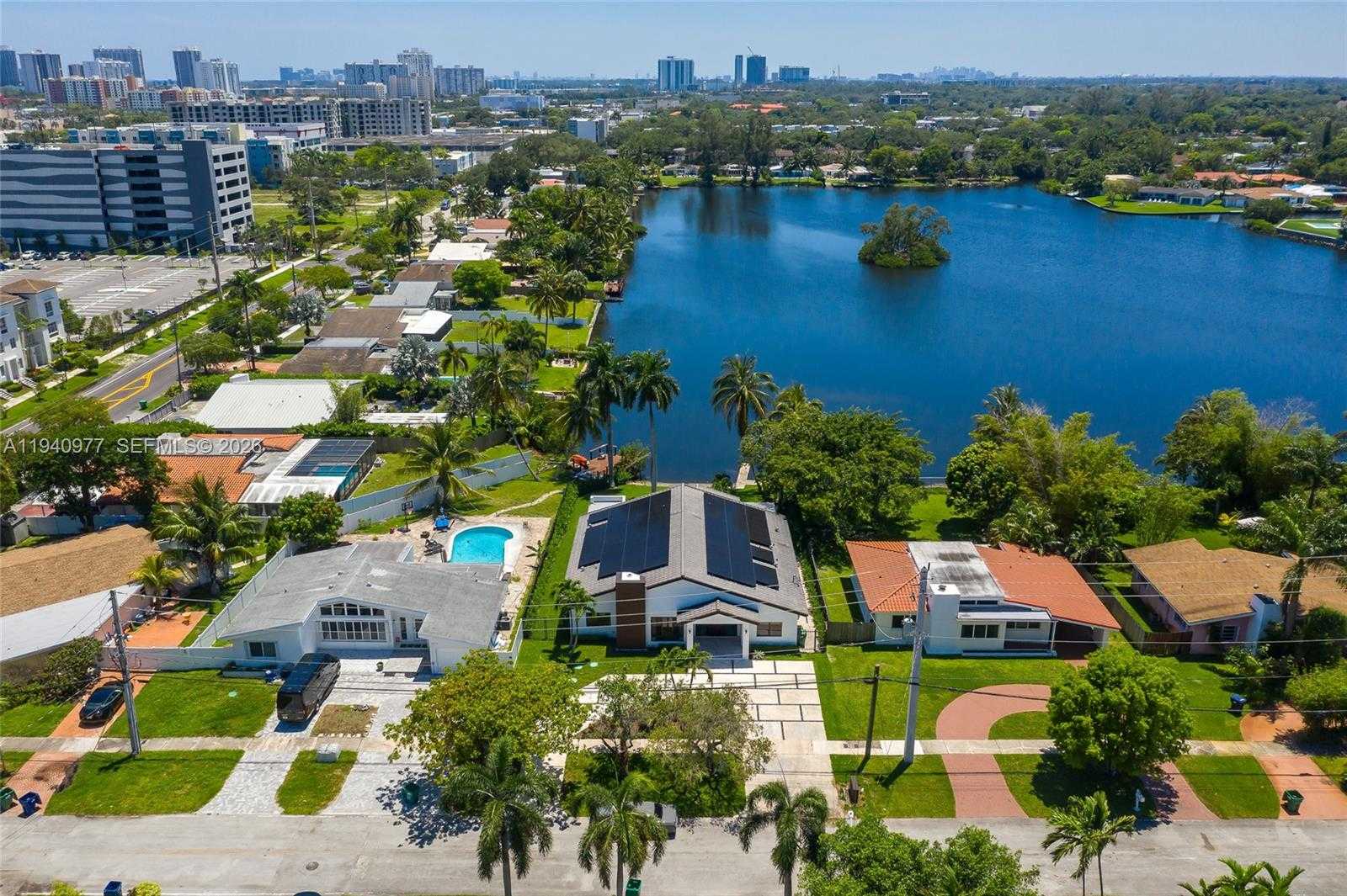 Small Image of 2560 NORTH EAST 199TH ST, Miami Number 3