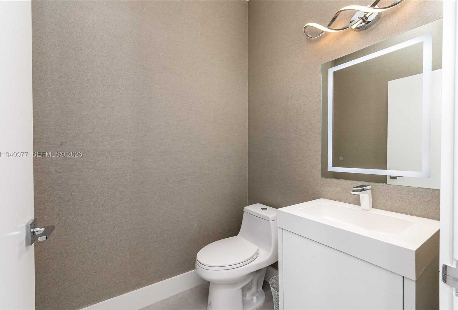 Small Image of 2560 NORTH EAST 199TH ST, Miami Number 36