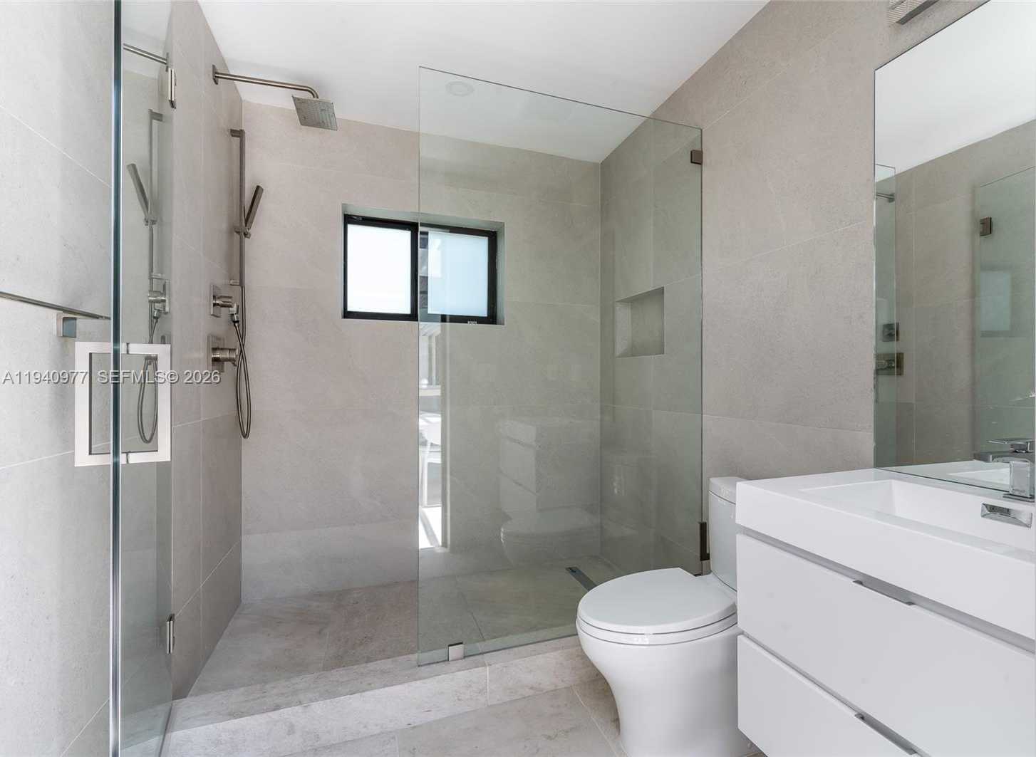 Small Image of 2560 NORTH EAST 199TH ST, Miami Number 38