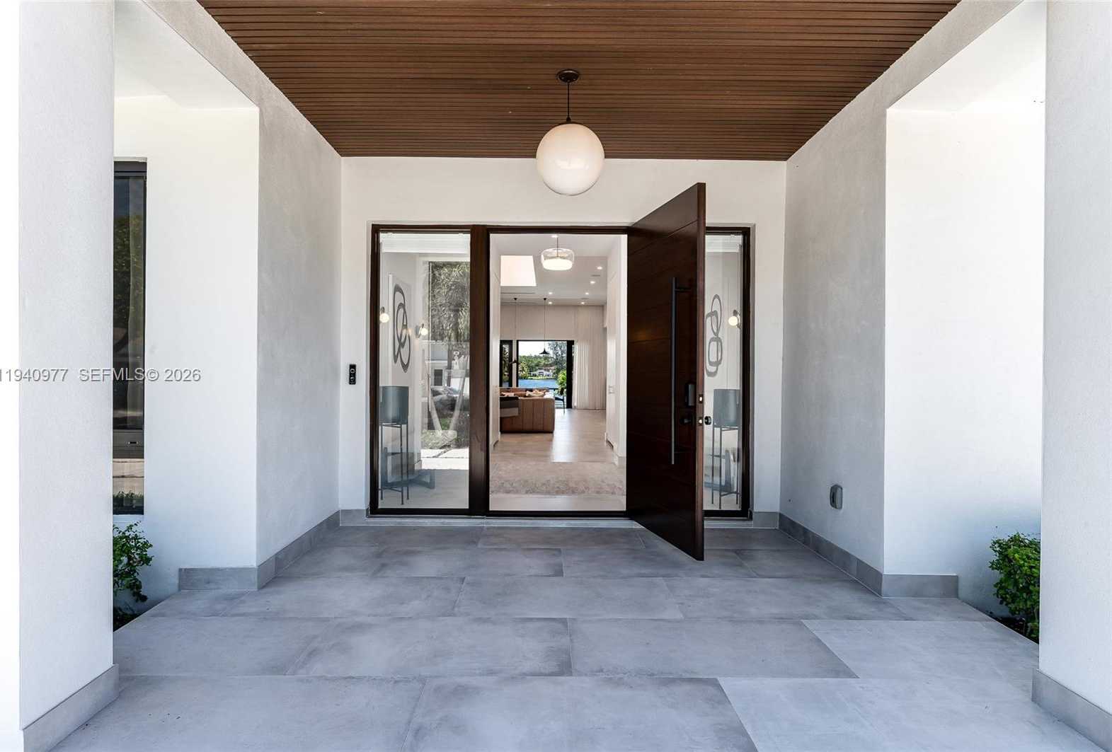 Small Image of 2560 NORTH EAST 199TH ST, Miami Number 4