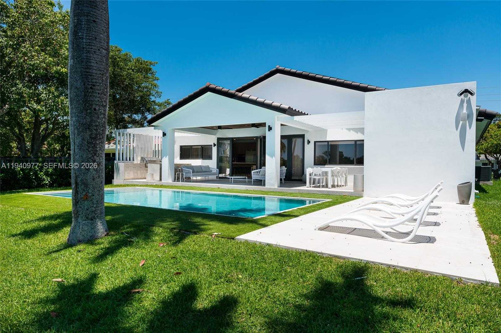 Small Image of 2560 NORTH EAST 199TH ST, Miami Number 46