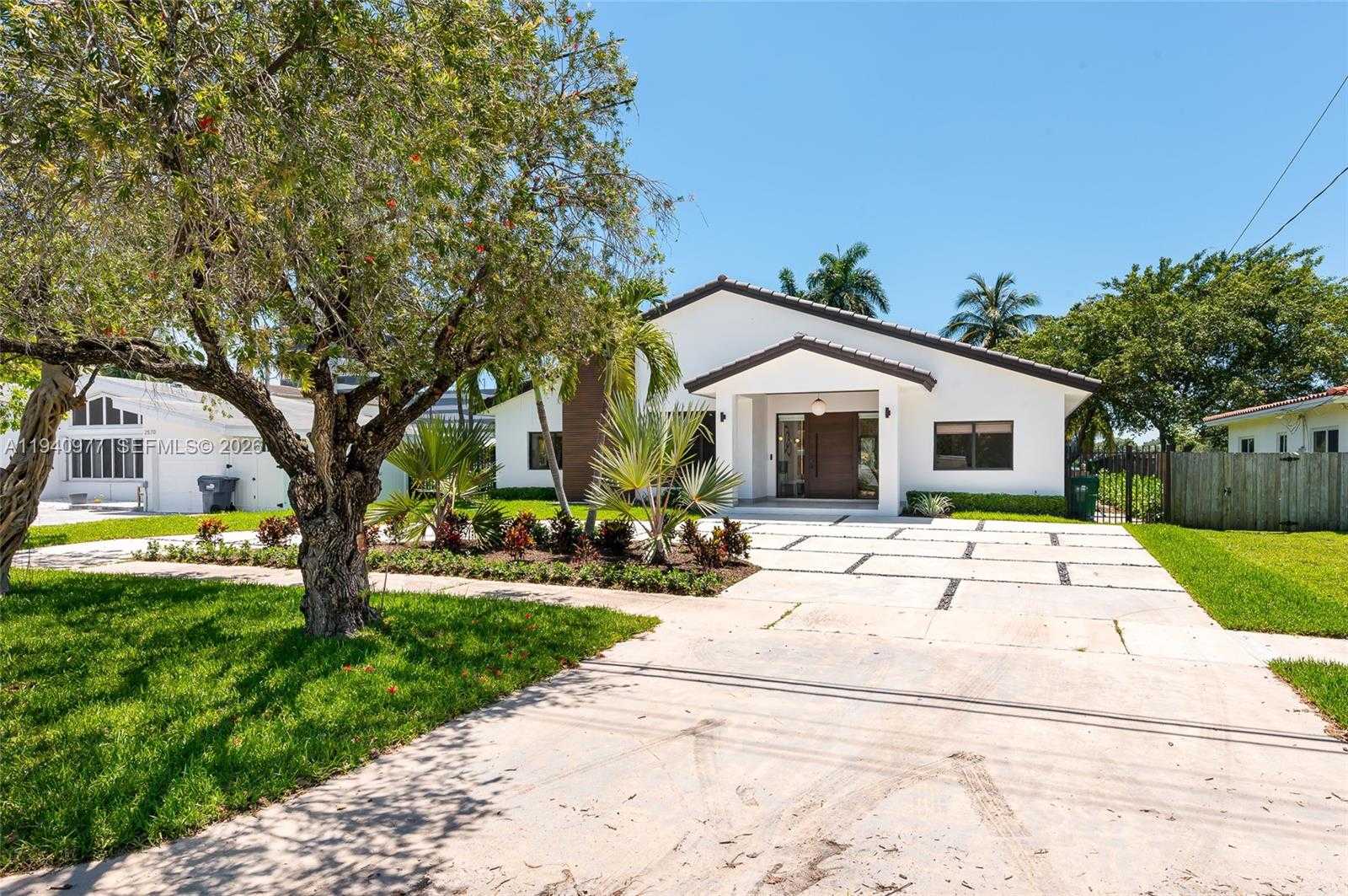 Small Image of 2560 NORTH EAST 199TH ST, Miami Number 52