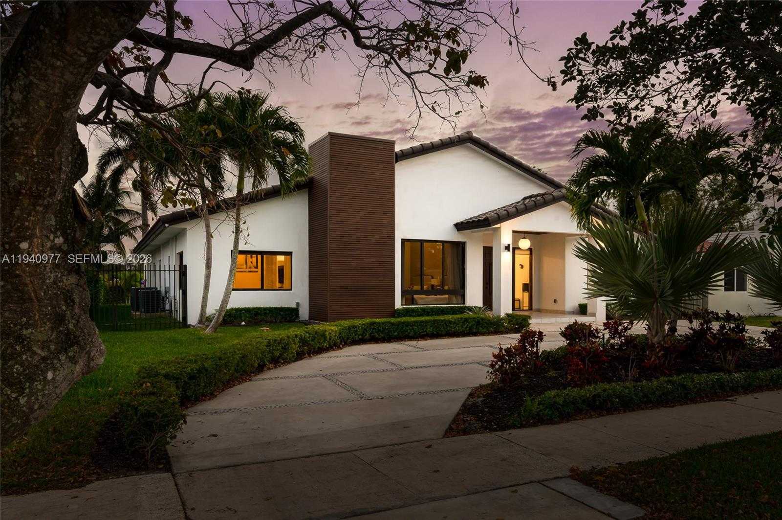 Small Image of 2560 NORTH EAST 199TH ST, Miami Number 53