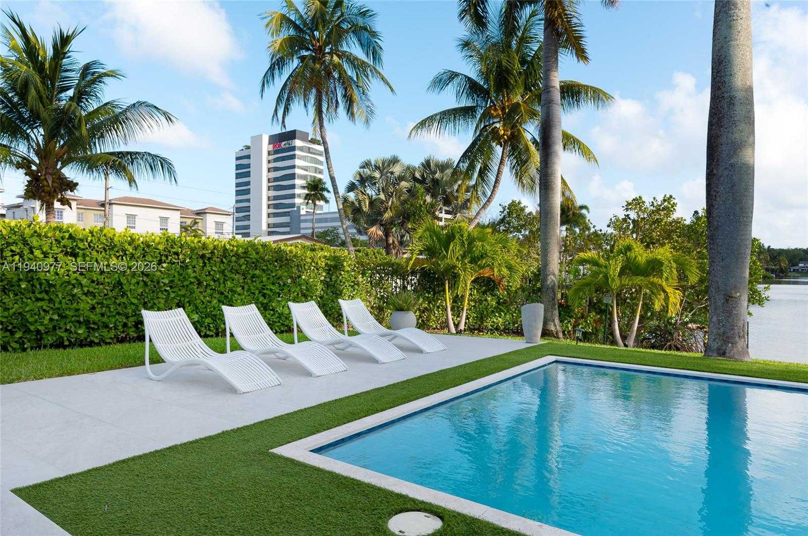 Small Image of 2560 NORTH EAST 199TH ST, Miami Number 61