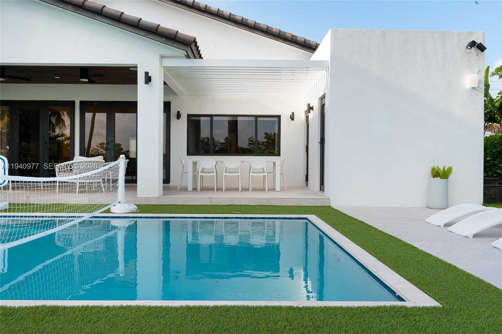 Small Image of 2560 NORTH EAST 199TH ST, Miami Number 62