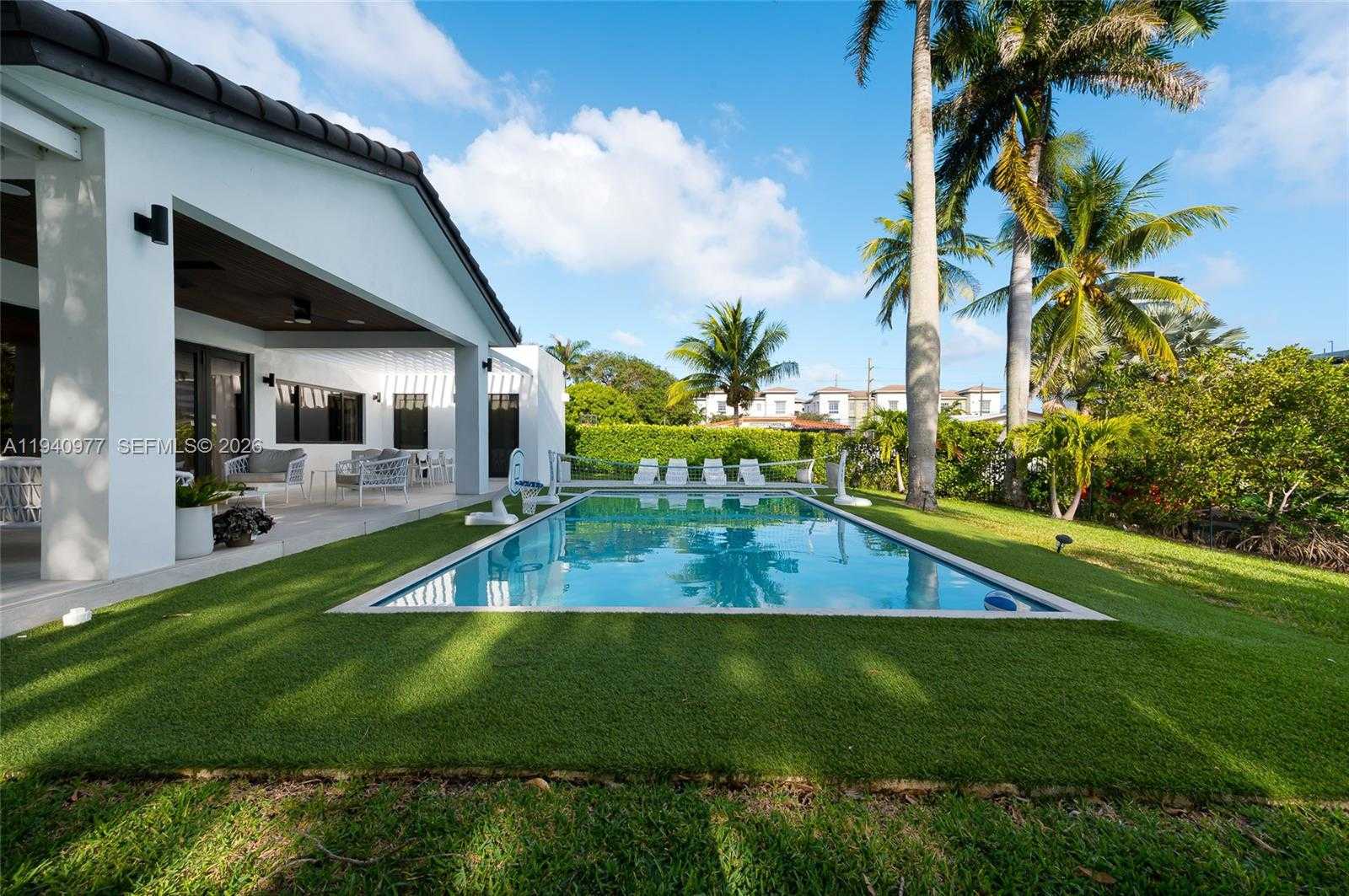 Small Image of 2560 NORTH EAST 199TH ST, Miami Number 63