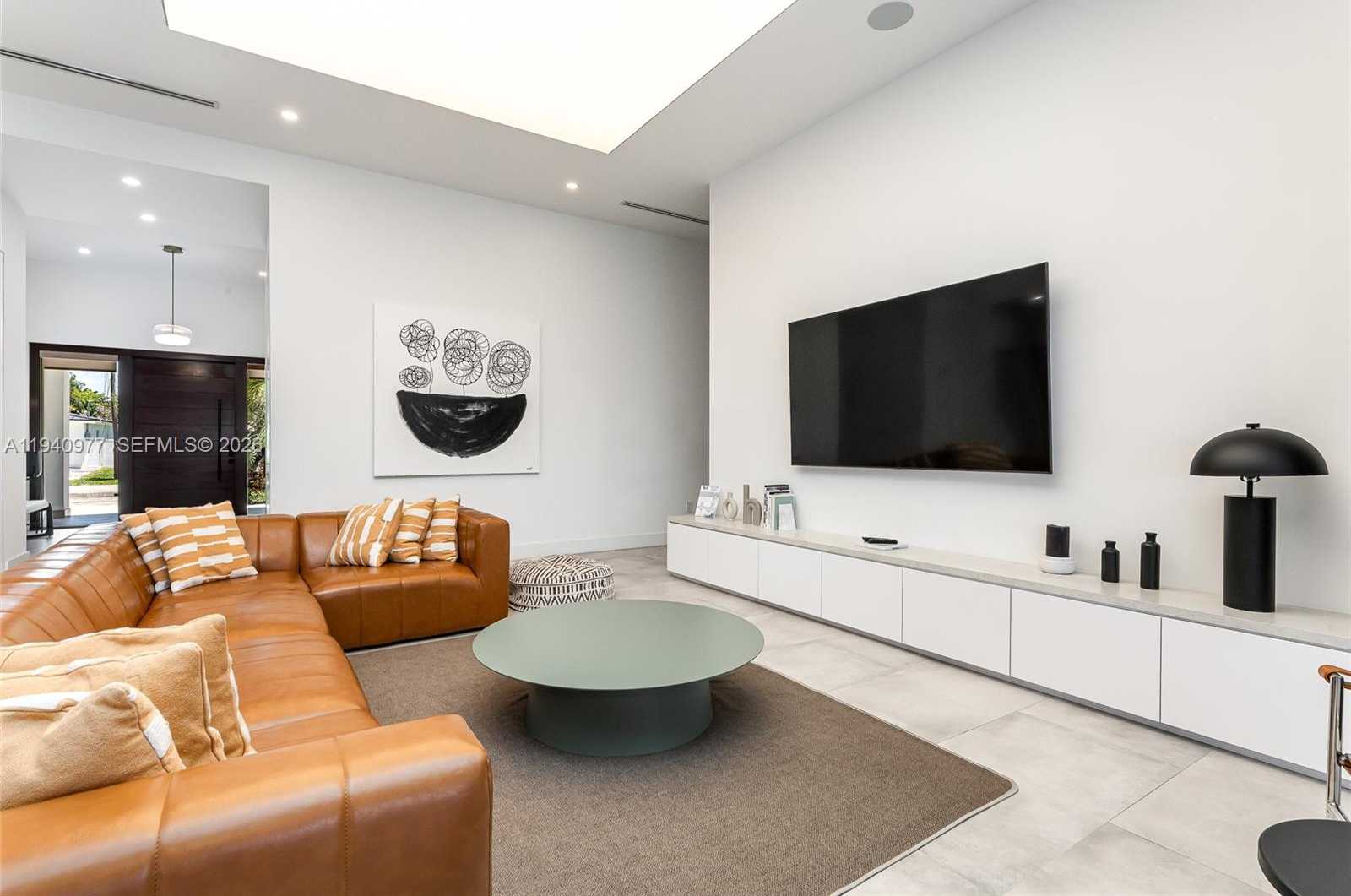 Small Image of 2560 NORTH EAST 199TH ST, Miami Number 9