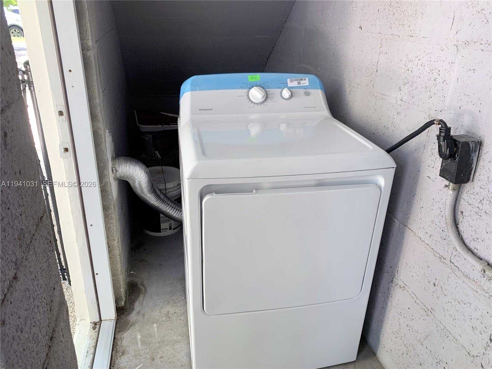 Small Image of 3202 ELIZABETH ST #3202, Miami Number 13