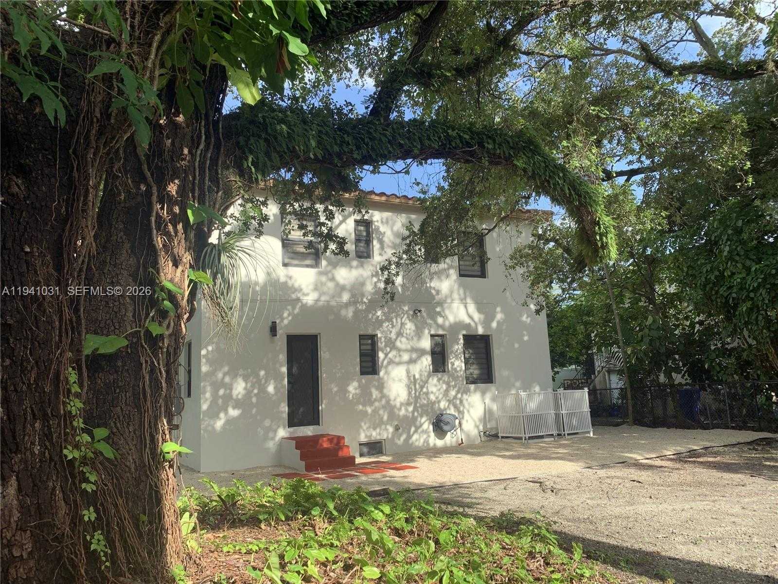 Small Image of 3202 ELIZABETH ST #3202, Miami Number 17