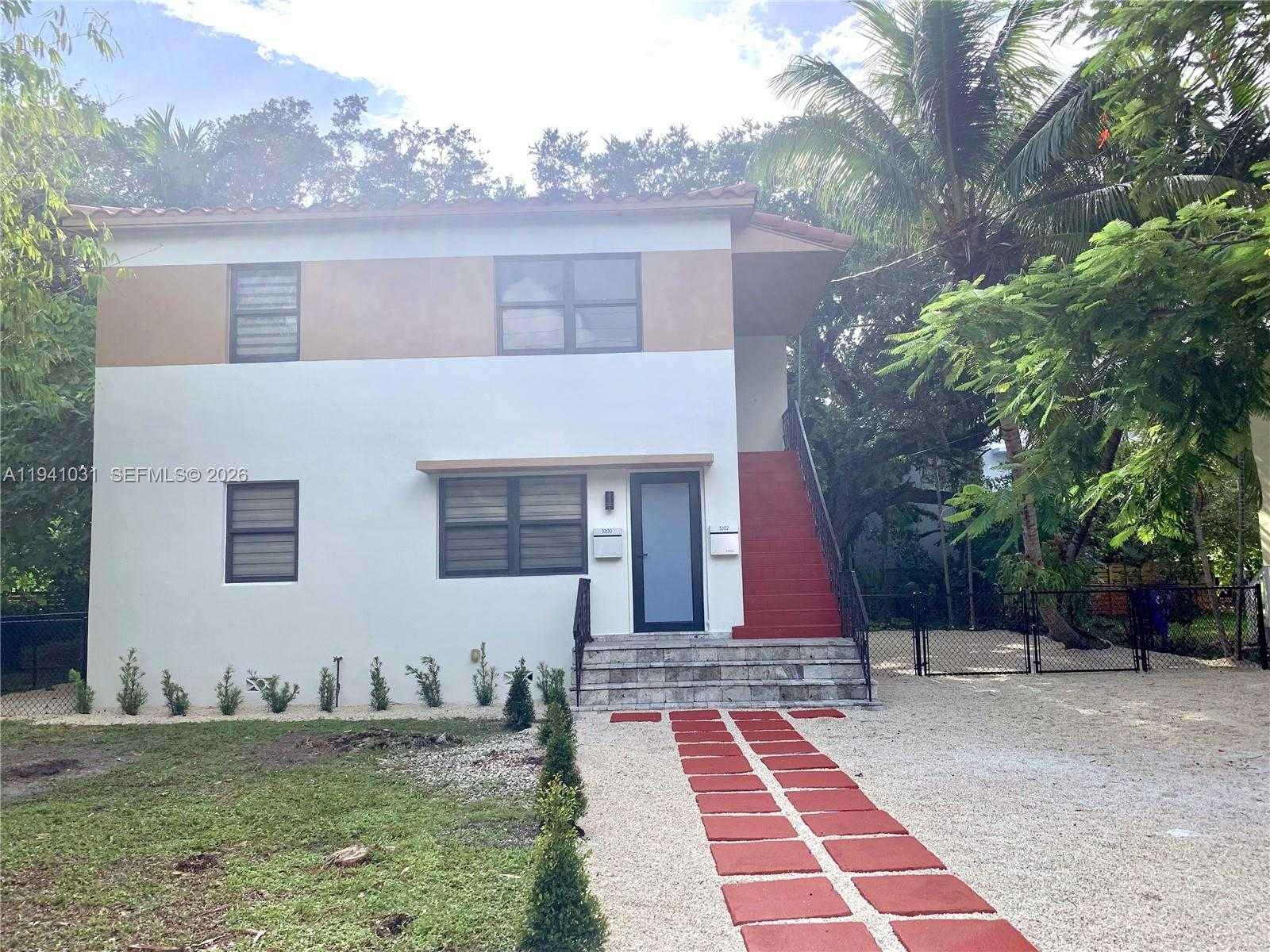 Small Image of 3202 ELIZABETH ST #3202, Miami Number 19