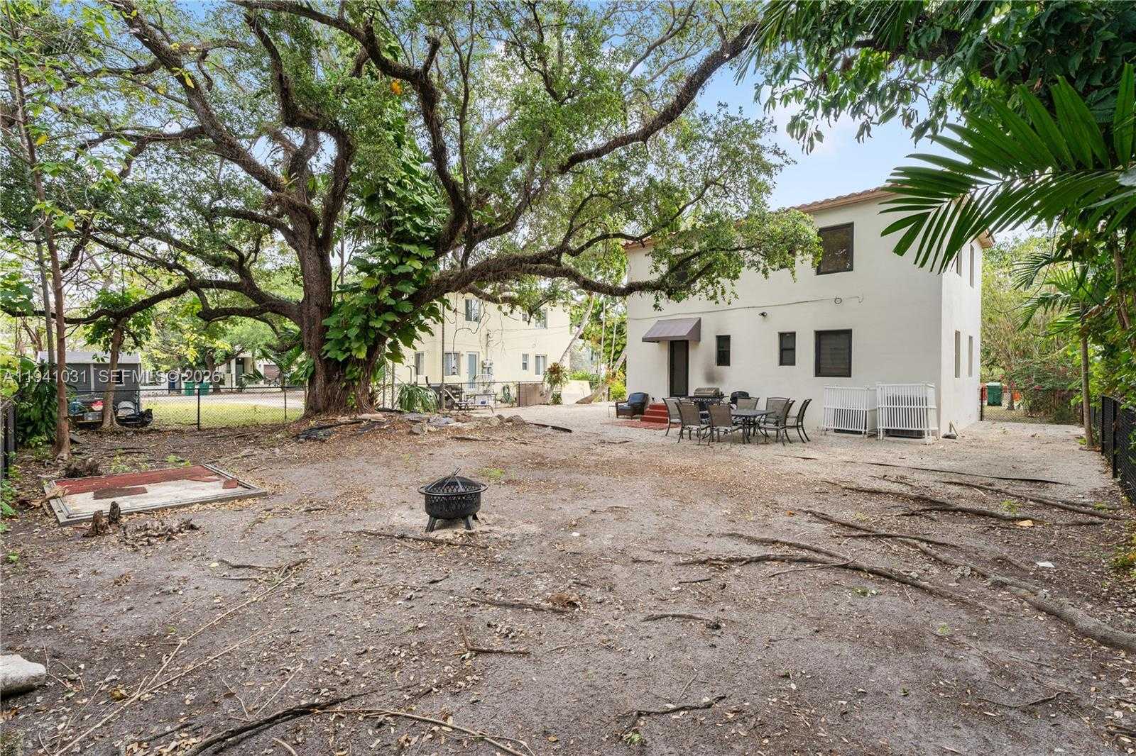 Small Image of 3202 ELIZABETH ST #3202, Miami Number 2