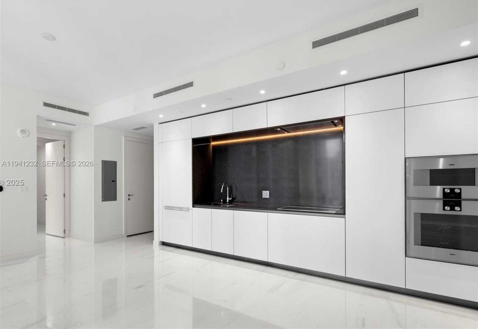 Small Image of 300 BISCAYNE BLVD WAY #1908W, Miami Number 4