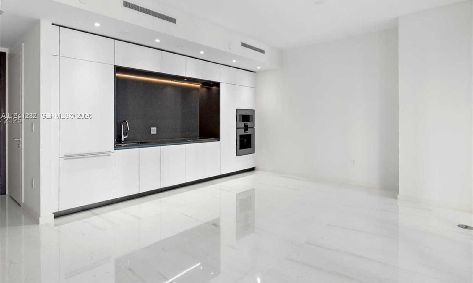 Small Image of 300 BISCAYNE BLVD WAY #1908W, Miami Number 5