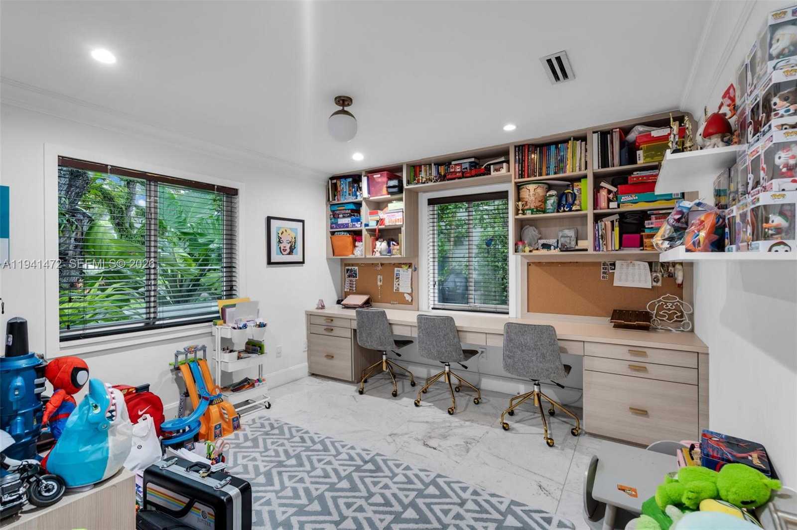 Small Image of 1030 MANATI AVE, Coral Gables Number 13