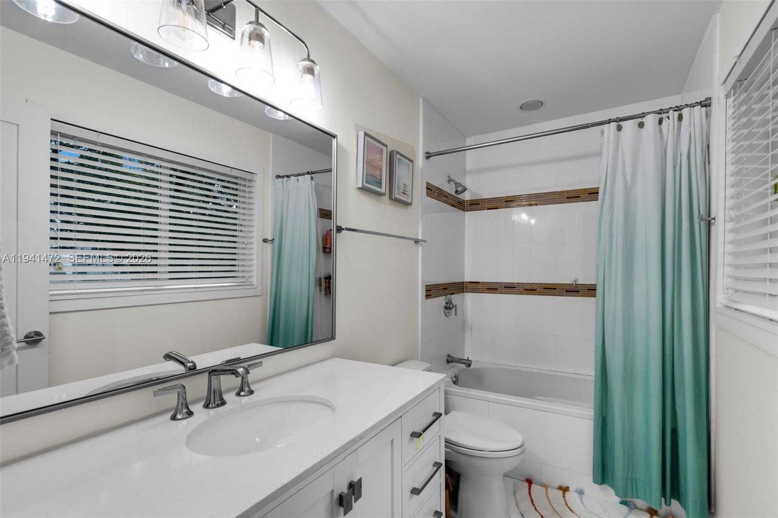 Small Image of 1030 MANATI AVE, Coral Gables Number 20