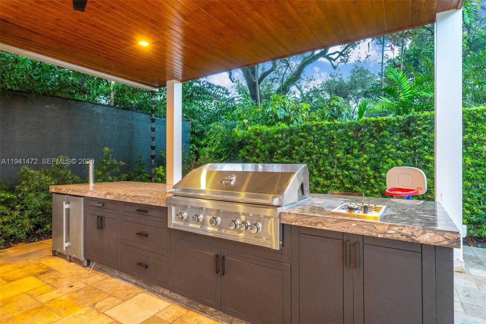 Small Image of 1030 MANATI AVE, Coral Gables Number 25