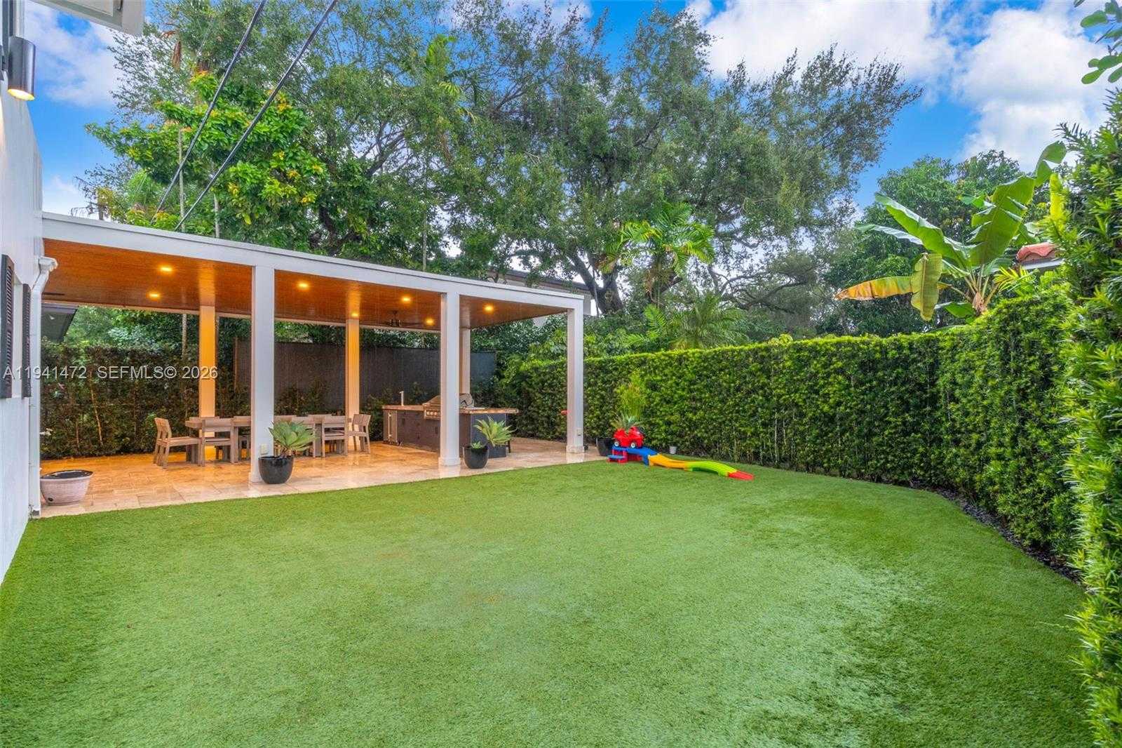 Small Image of 1030 MANATI AVE, Coral Gables Number 27