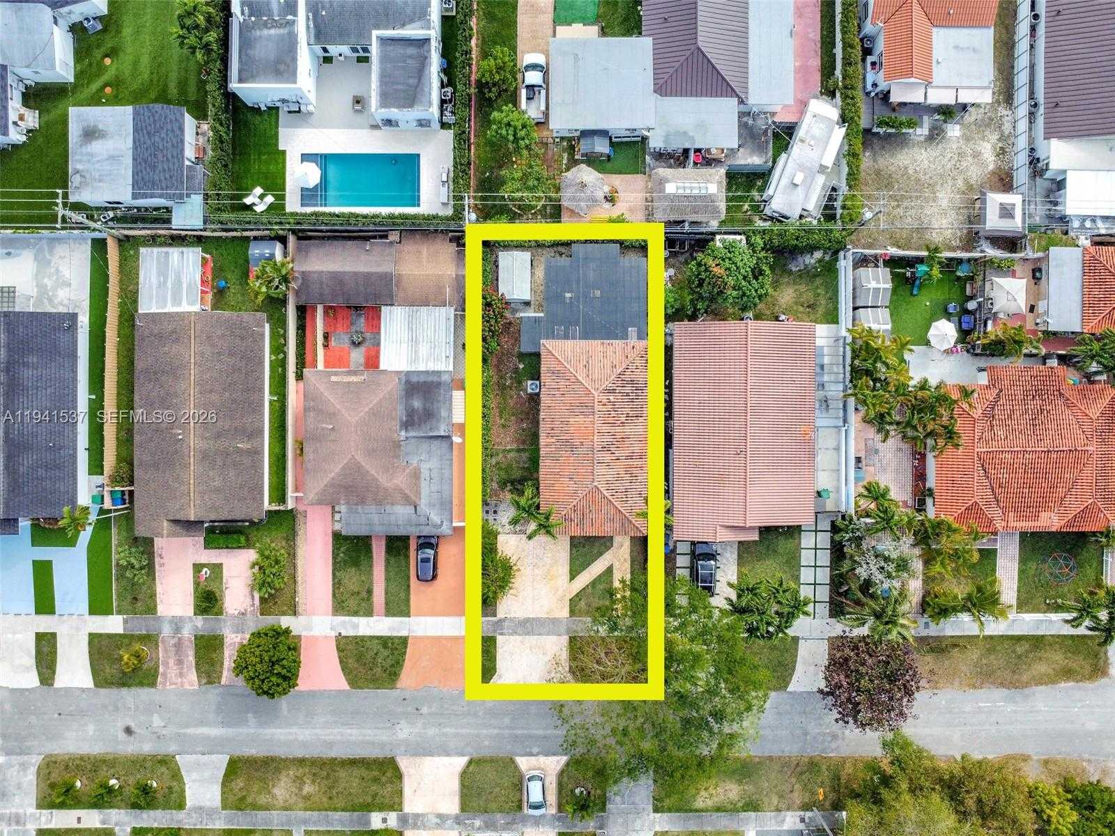Small Image of 6560 SOUTH WEST 39TH ST, Miami Number 2