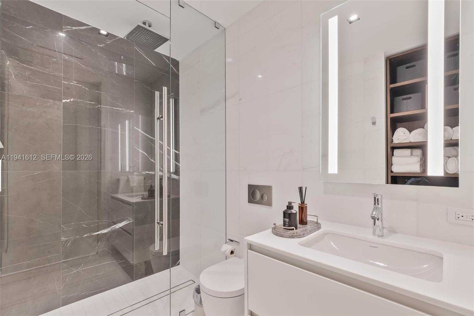 Small Image of 300 BISCAYNE BOULEVARD WAY #5105W, Miami Number 18