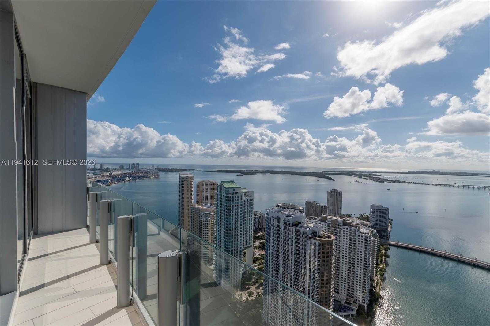 Small Image of 300 BISCAYNE BOULEVARD WAY #5105W, Miami Number 2