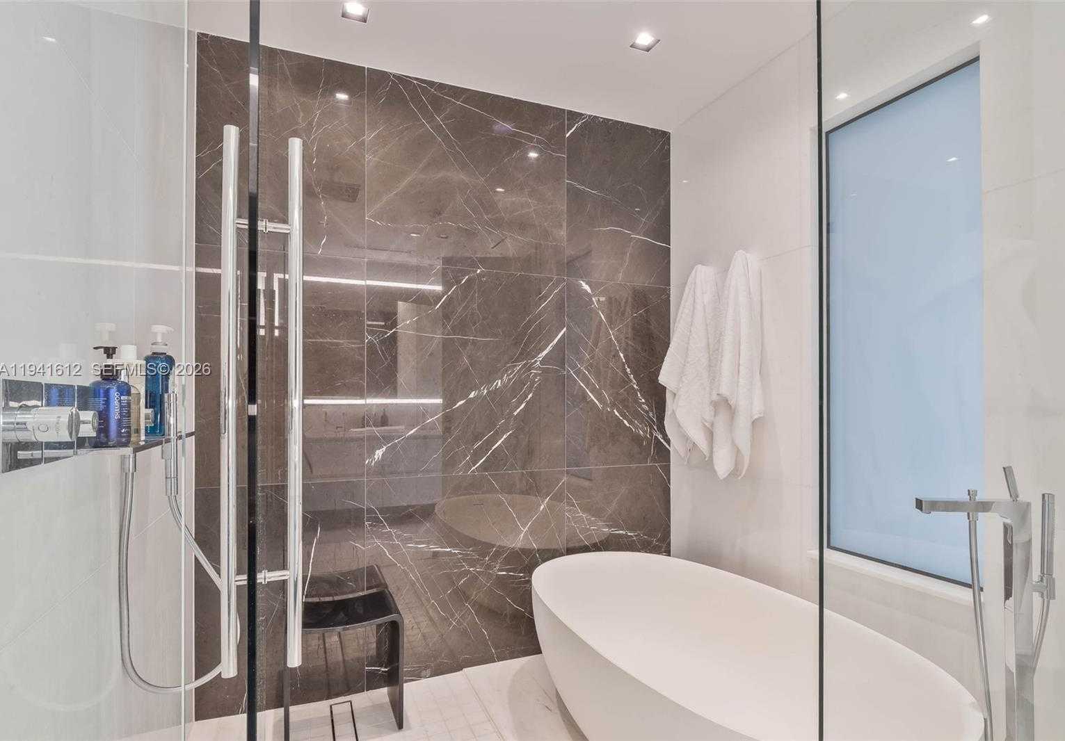 Small Image of 300 BISCAYNE BOULEVARD WAY #5105W, Miami Number 26