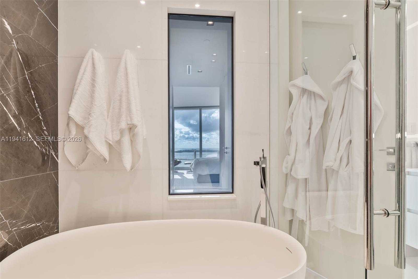 Small Image of 300 BISCAYNE BOULEVARD WAY #5105W, Miami Number 27